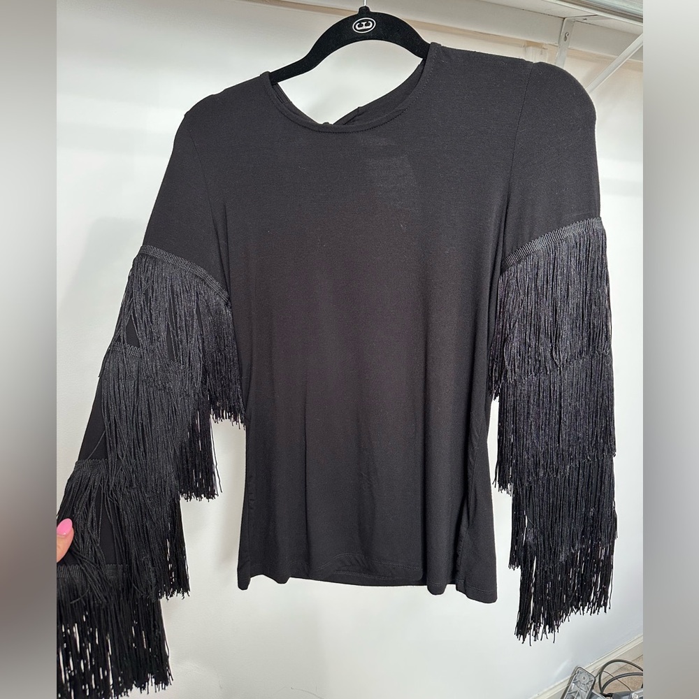 Beautiful going out dressy shirt. Worn twice